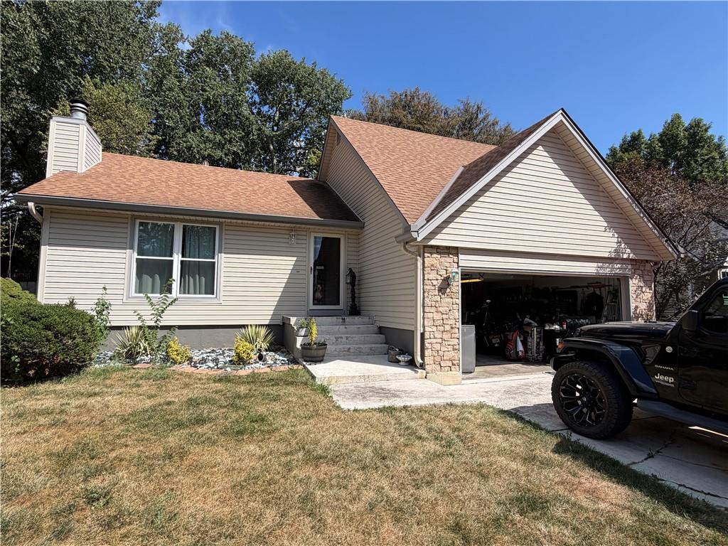 14021 S Summertree Ln, Olathe, KS 66062