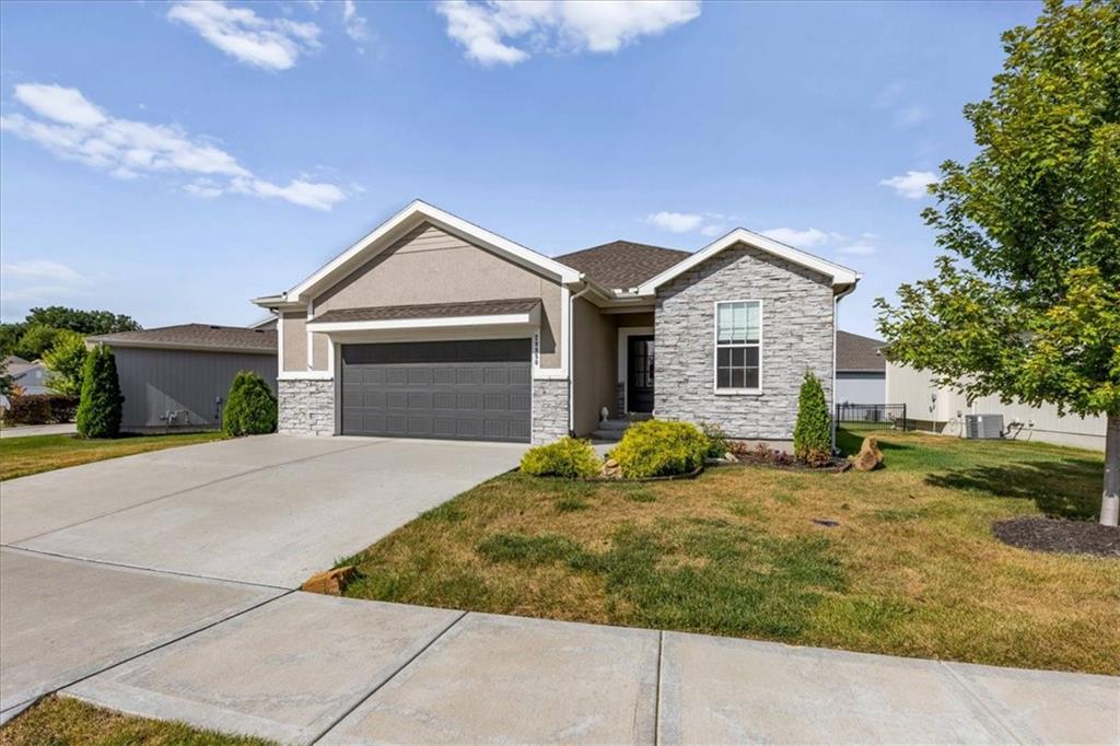 20850 W 190th Pl, Spring Hill, KS 66083