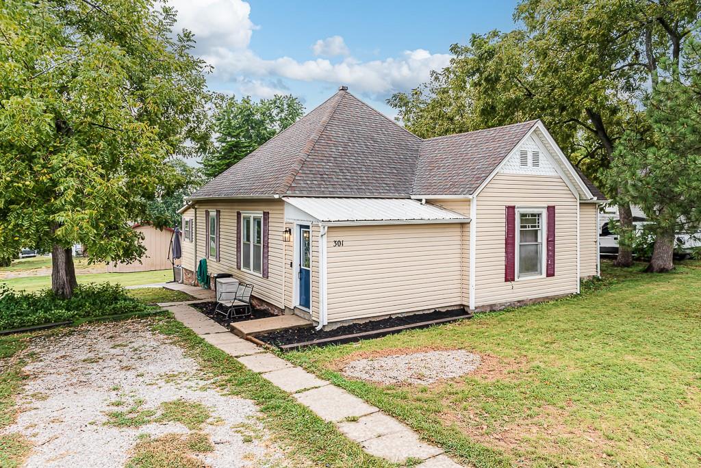 301 W Lake St, Mc Louth, KS 66054