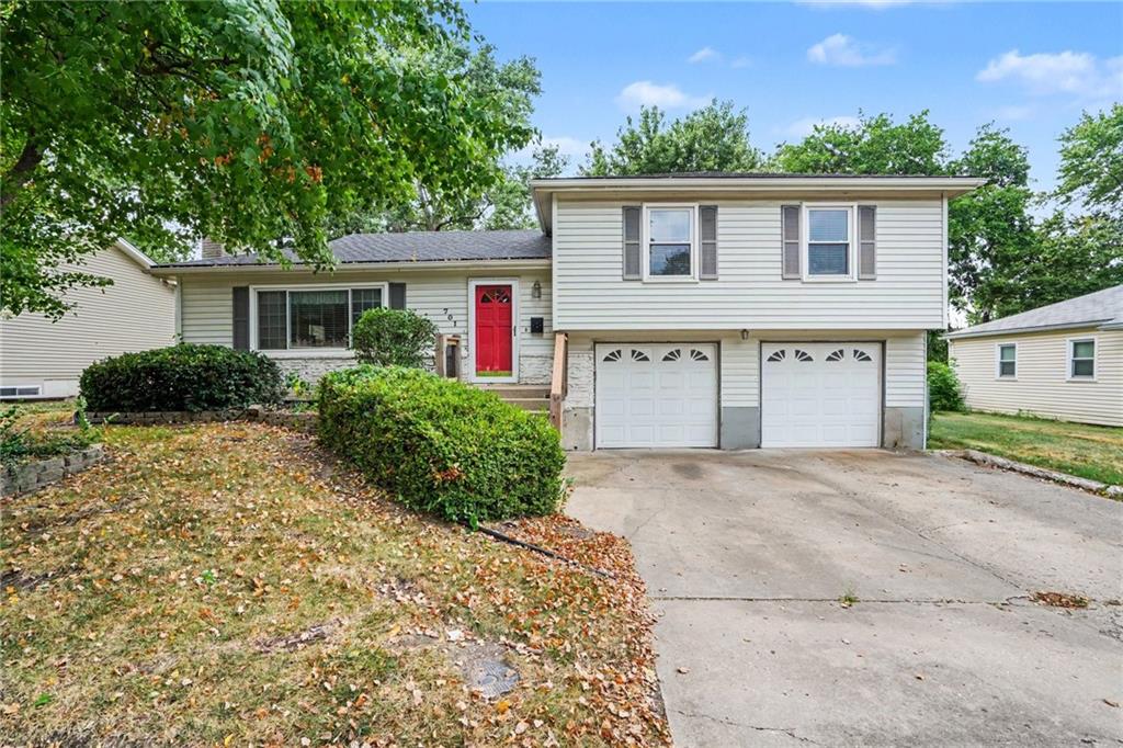 701 S Sunset Dr, Olathe, KS 66061