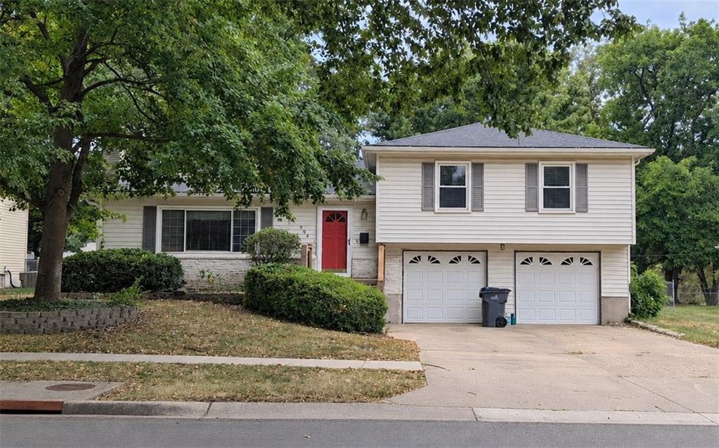 701 S Sunset Dr, Olathe, KS 66061
