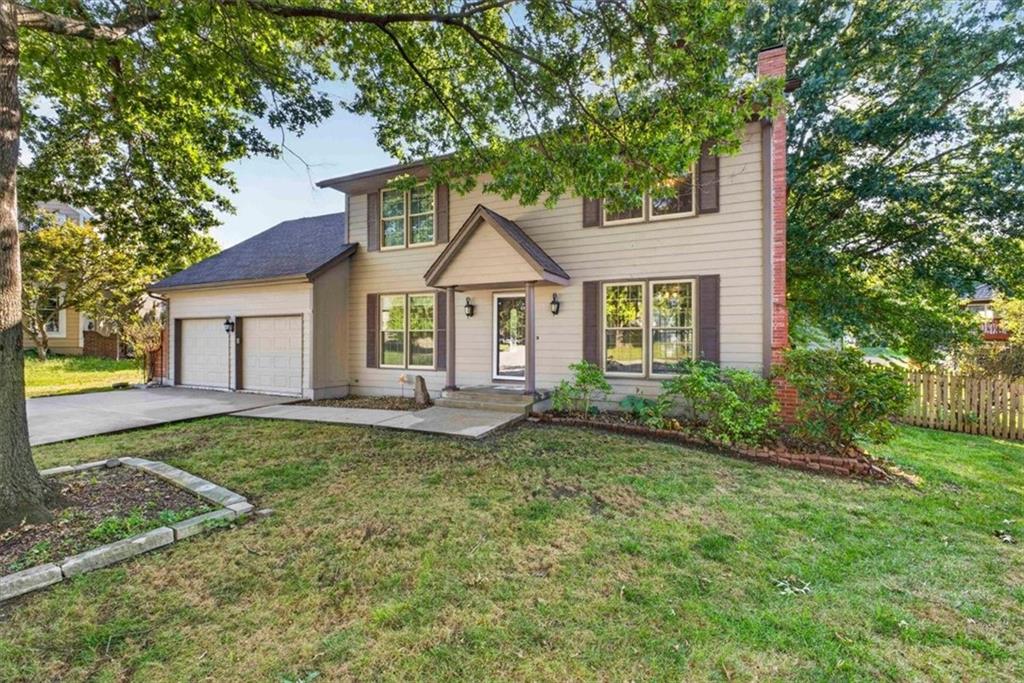1501 SE Long Pl, Lee's Summit, MO 64063