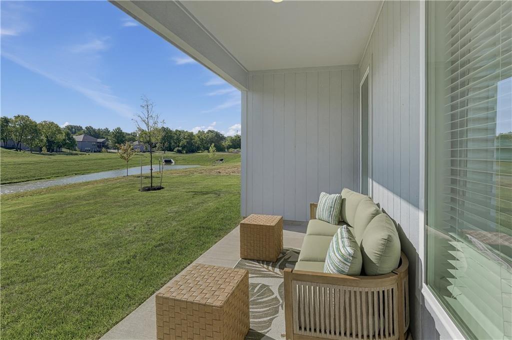 703 SW 6th Ter, Oak Grove, MO 64075