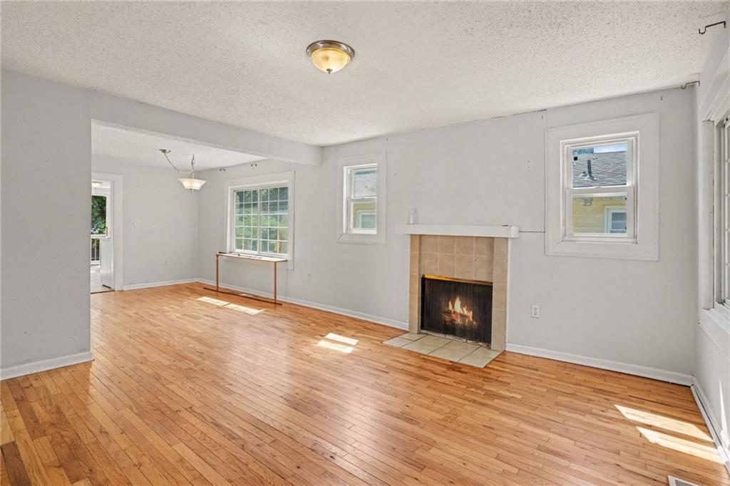 7811 Summit St, Kansas City, MO 64114