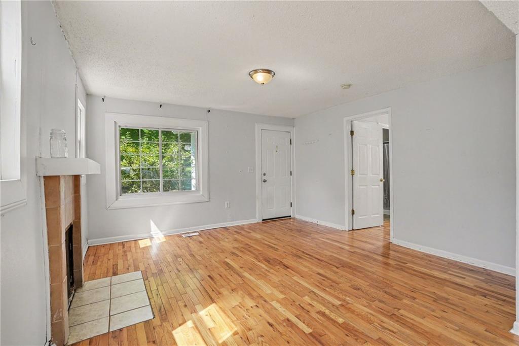7811 Summit St, Kansas City, MO 64114