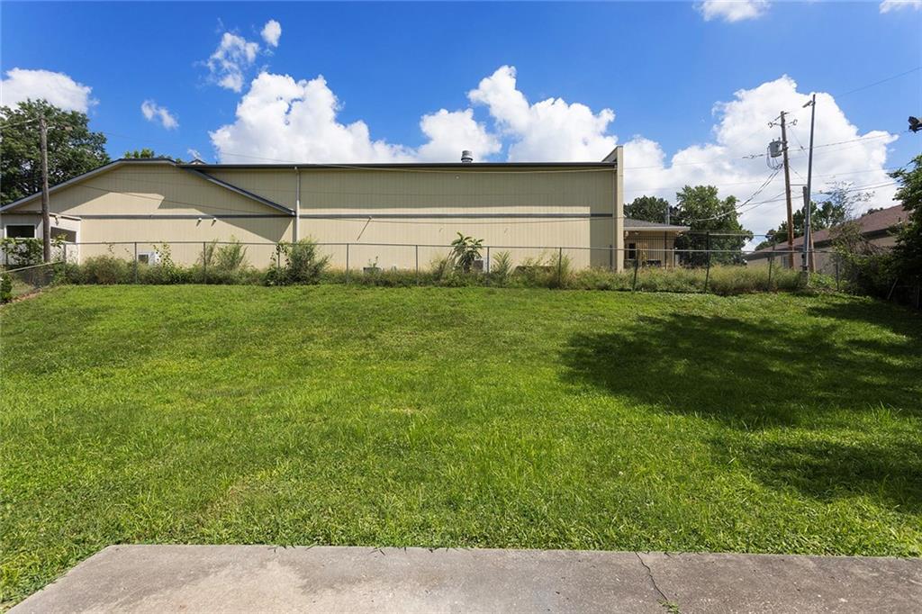 4306 NE 51st St, Kansas City, MO 64119