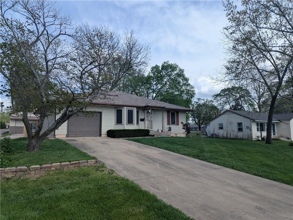 701 S Oakland St, Harrisonville, MO 64701