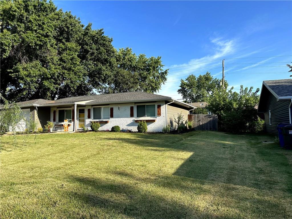 1842 W 27th Ter, Lawrence, KS 66046