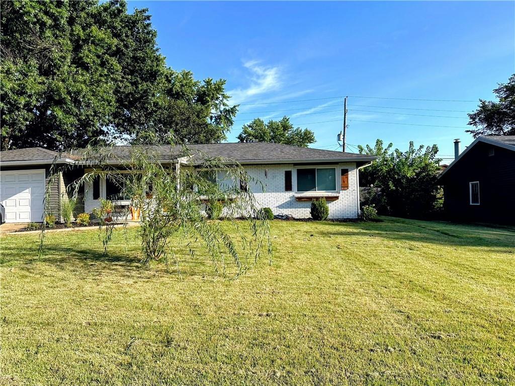 1842 W 27th Ter, Lawrence, KS 66046