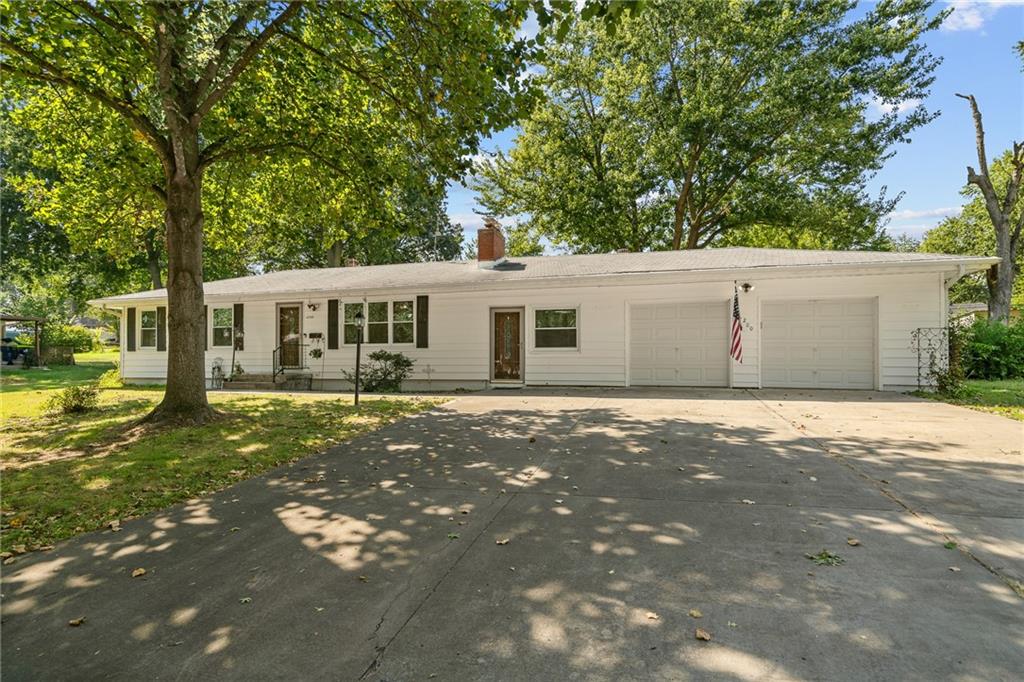 6200 Hedges Ave, Raytown, MO 64133