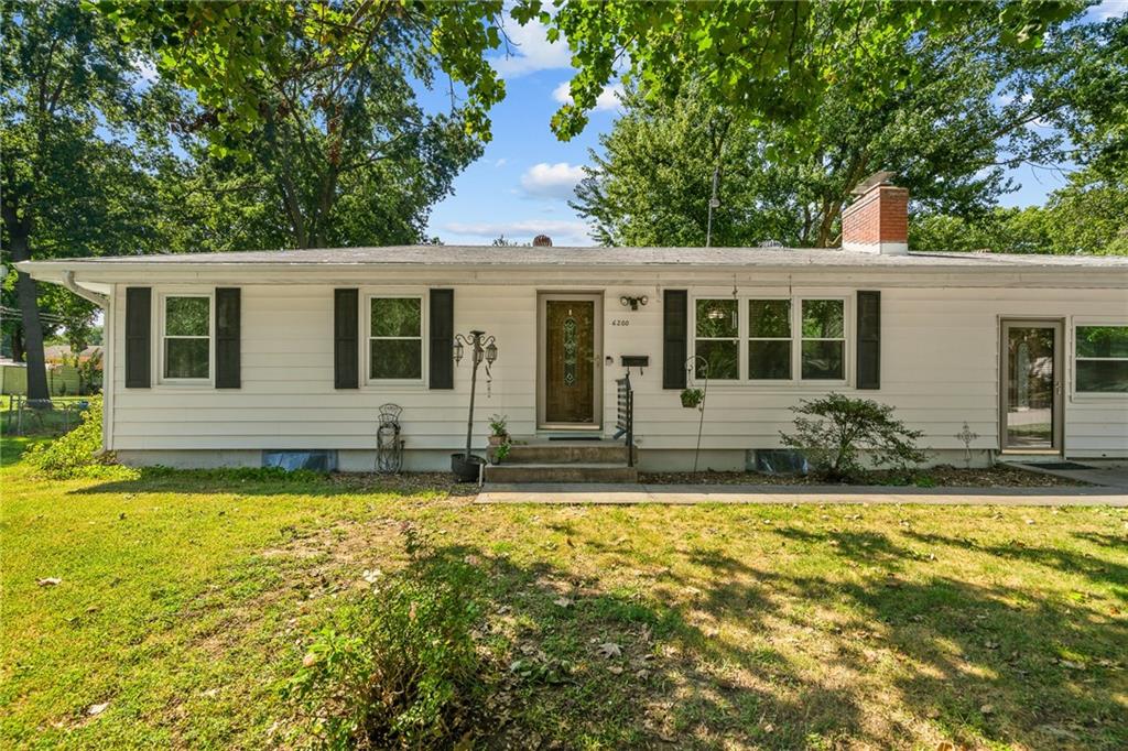 6200 Hedges Ave, Raytown, MO 64133