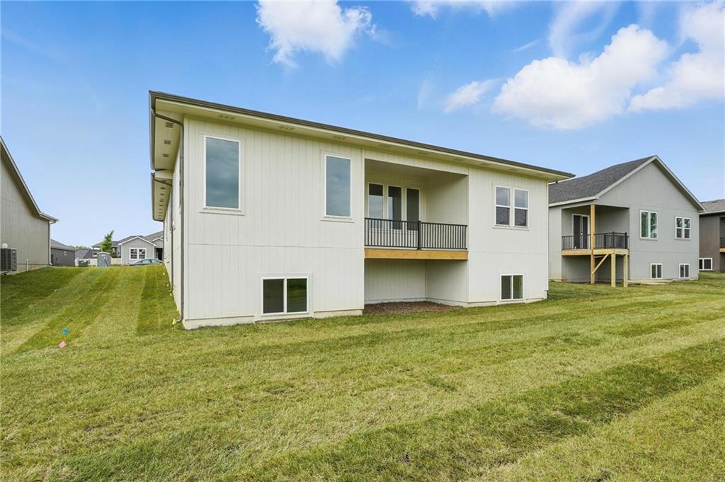 1813 Halls Creek Ave, Raymore, MO 64083