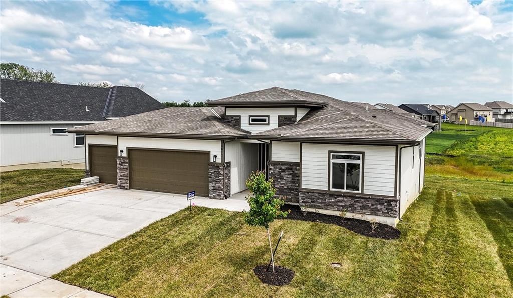 1813 Halls Creek Ave, Raymore, MO 64083