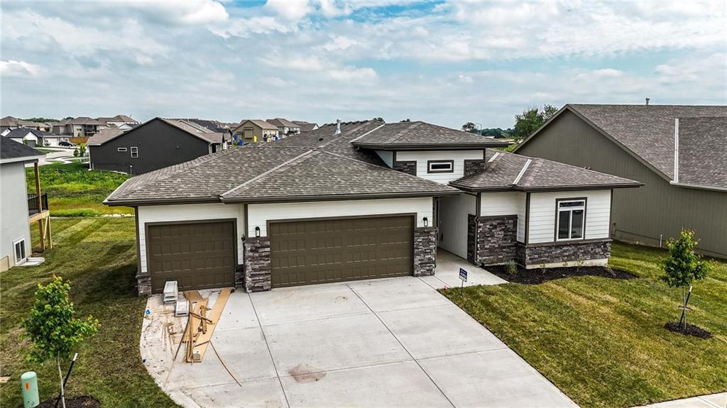 1813 Halls Creek Ave, Raymore, MO 64083