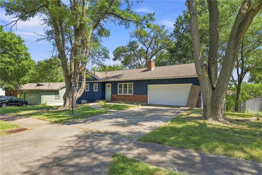 10007 Tracy Ave, Kansas City, MO 64131