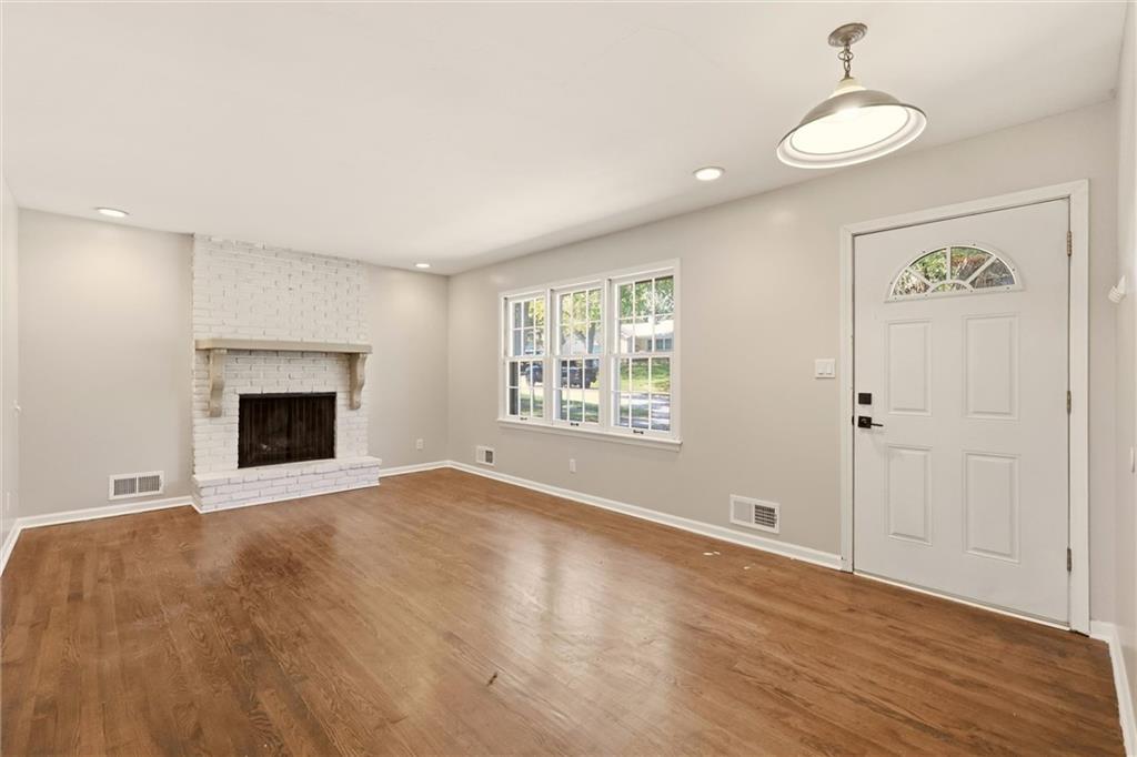 10007 Tracy Ave, Kansas City, MO 64131