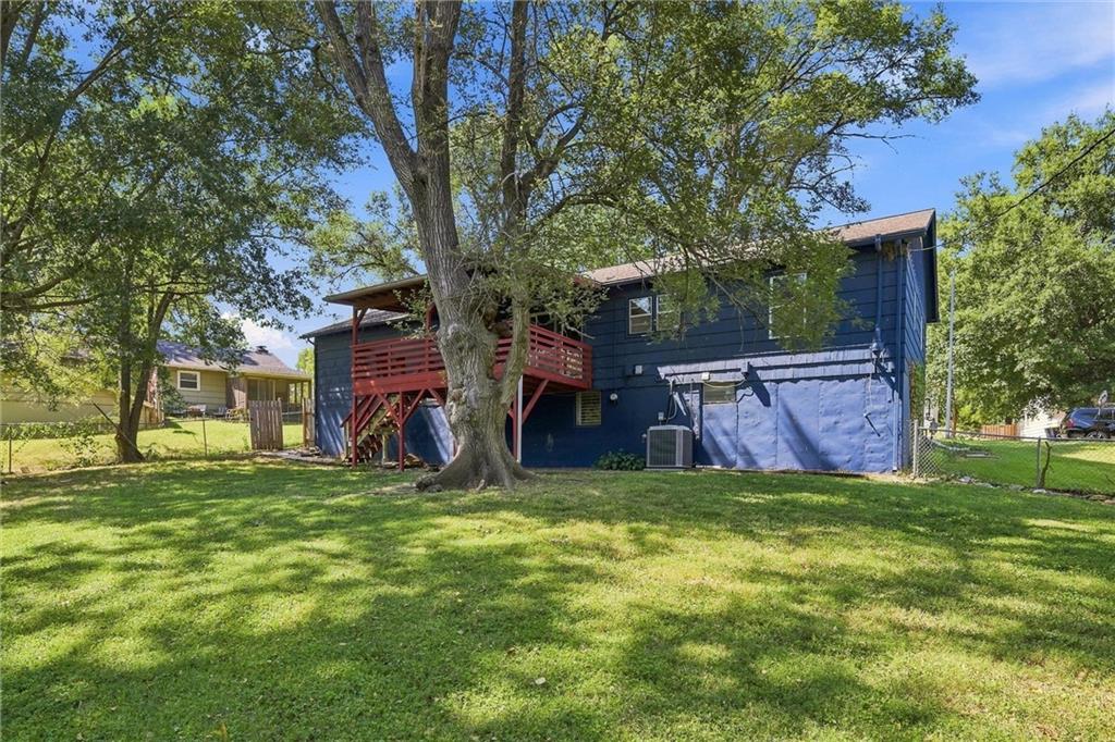 10007 Tracy Ave, Kansas City, MO 64131