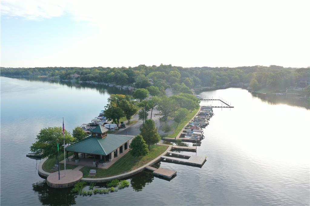 7616 NW Eastside Dr, Weatherby Lake, MO 64152