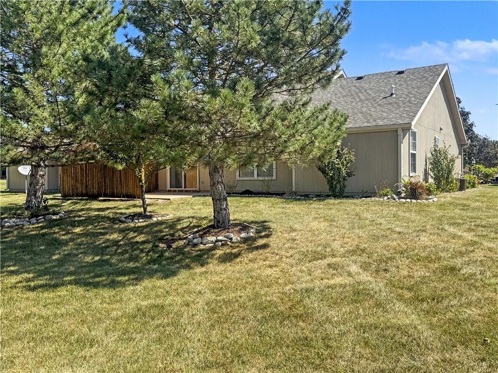 2745 Coralberry Ct, Lawrence, KS 66047
