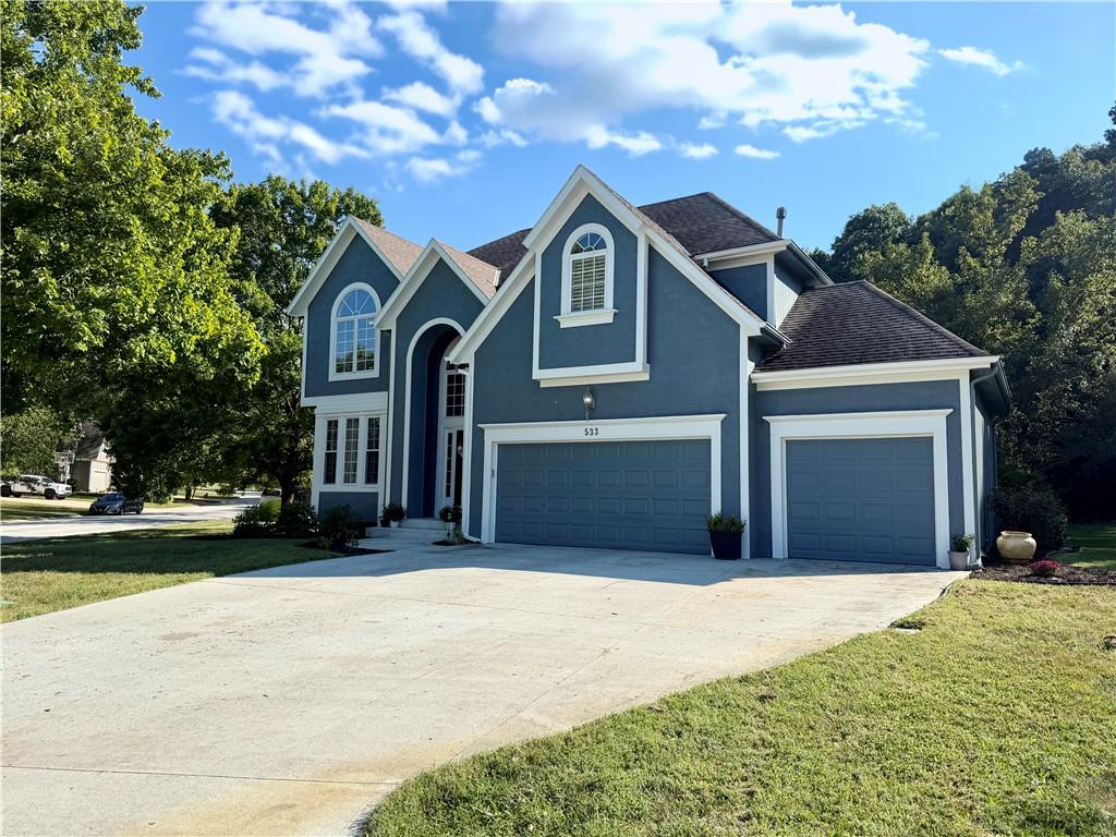 533 NE Emerald Dr, Lee's Summit, MO 64064