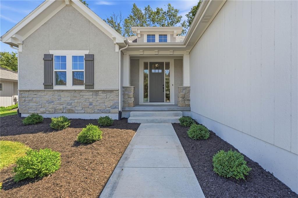 6753 Longview Rd, Shawnee, KS 66218