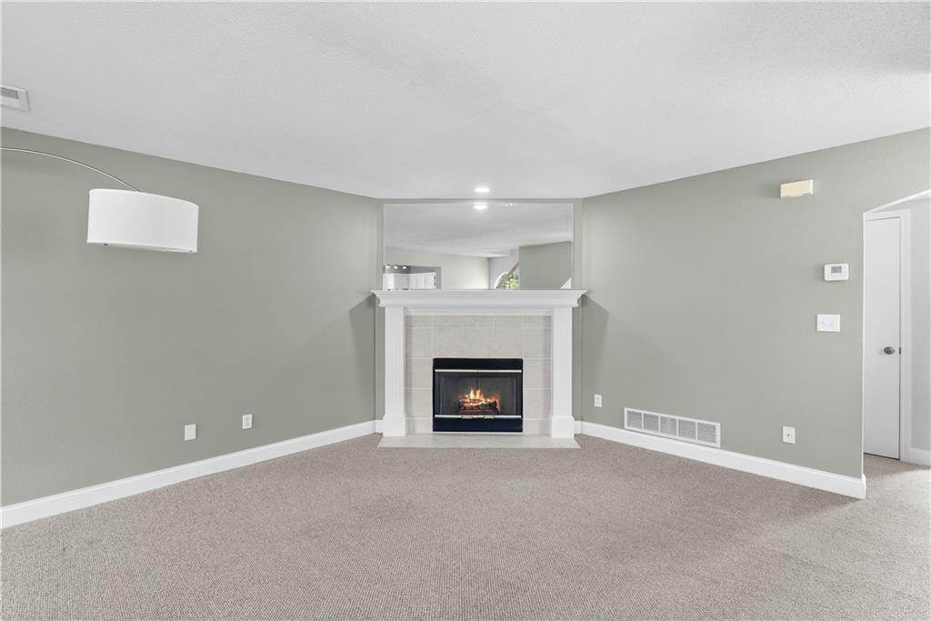 5776 NW Plantation Cir, Lee's Summit, MO 64064