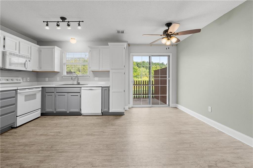 5776 NW Plantation Cir, Lee's Summit, MO 64064