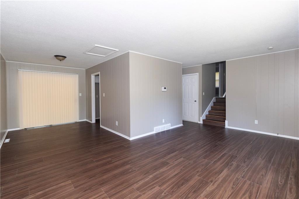 11815 Armitage Dr, Kansas City, MO 64134