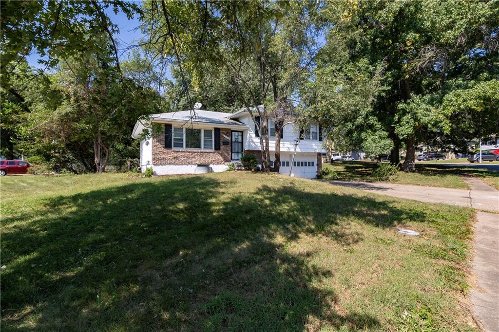 11815 Armitage Dr, Kansas City, MO 64134