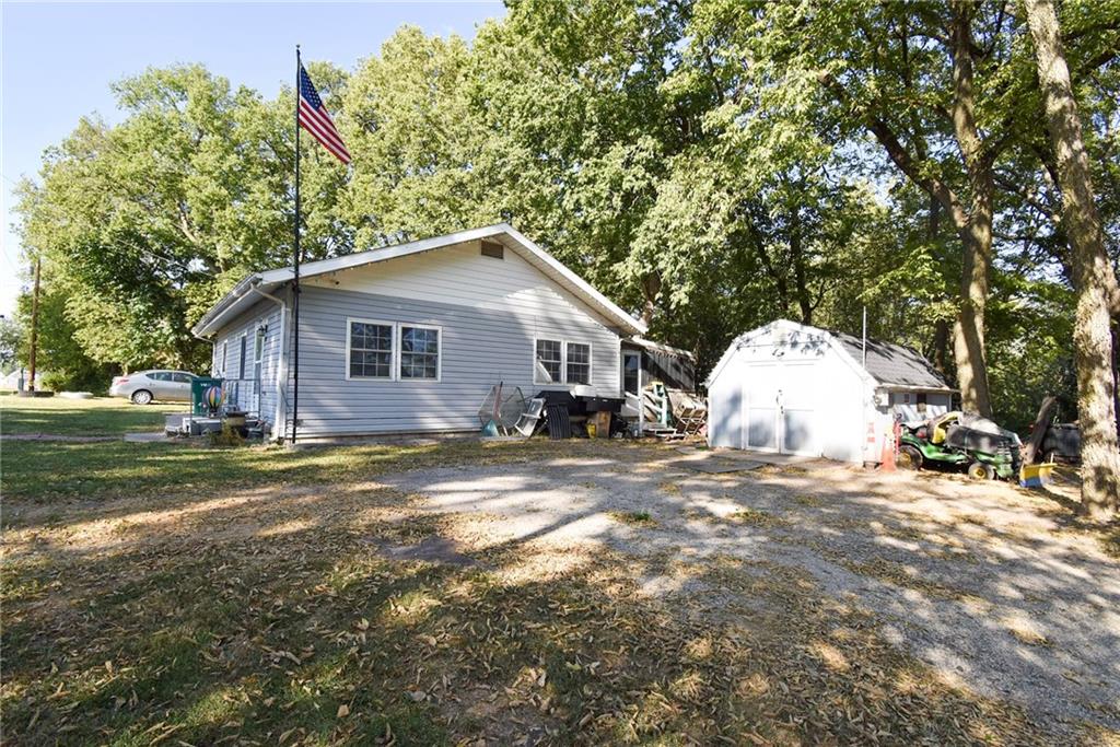 202 N 6th St, Westmoreland, KS 66549