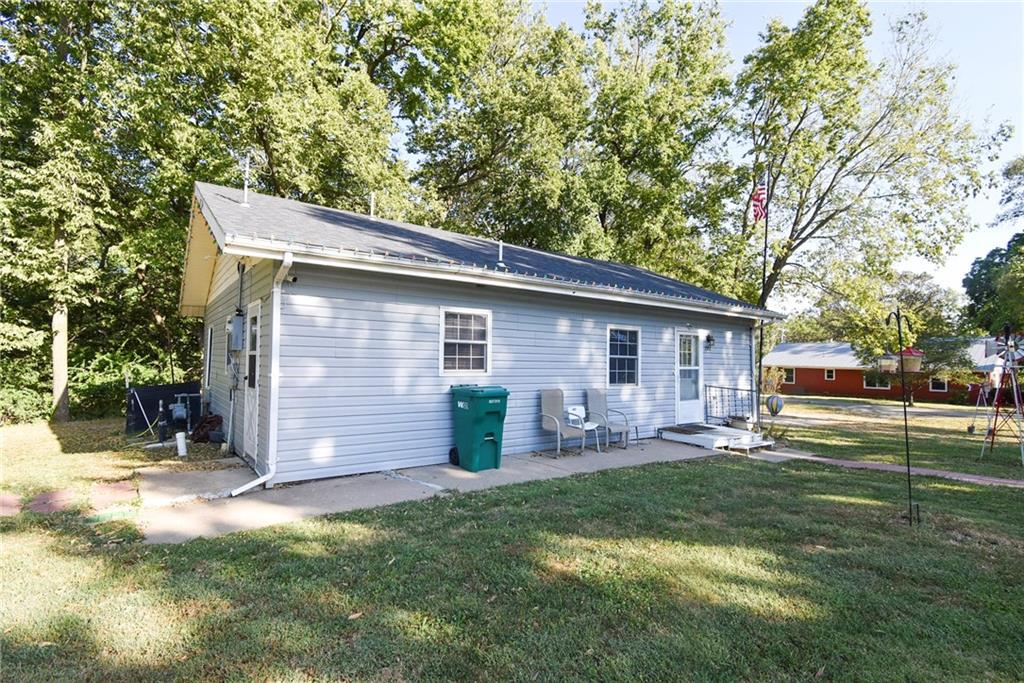 202 N 6th St, Westmoreland, KS 66549