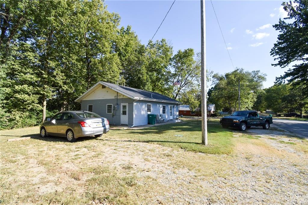 202 N 6th St, Westmoreland, KS 66549
