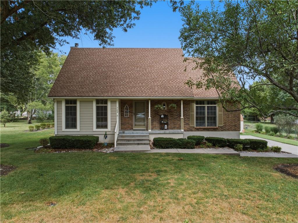 748 S Peculiar Dr, Peculiar, MO 64078