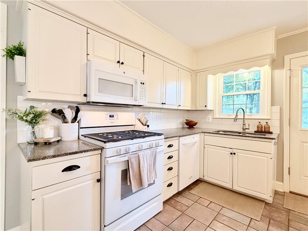 407 Linden Pl, Raymore, MO 64083