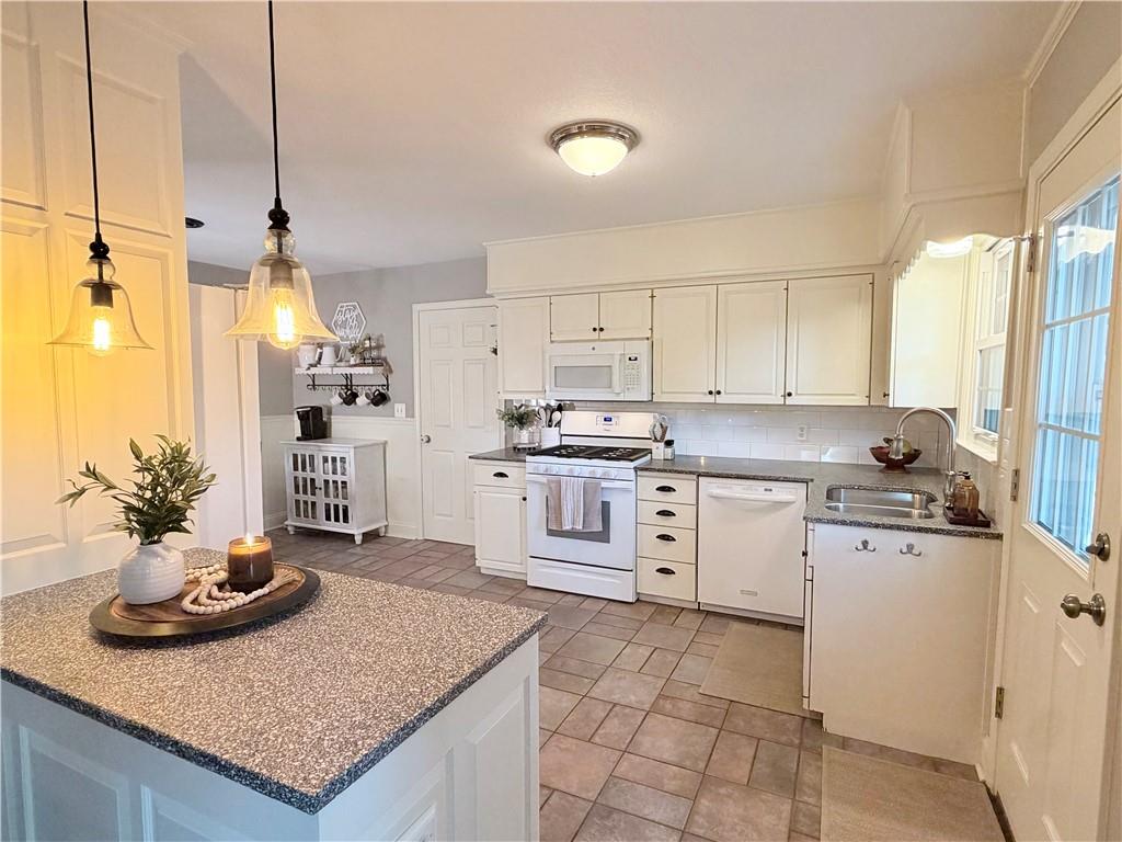 407 Linden Pl, Raymore, MO 64083