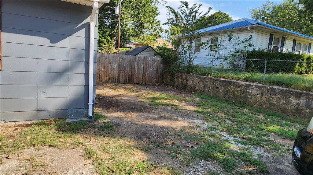 1002 Oakvale Dr, Harrisonville, MO 64701