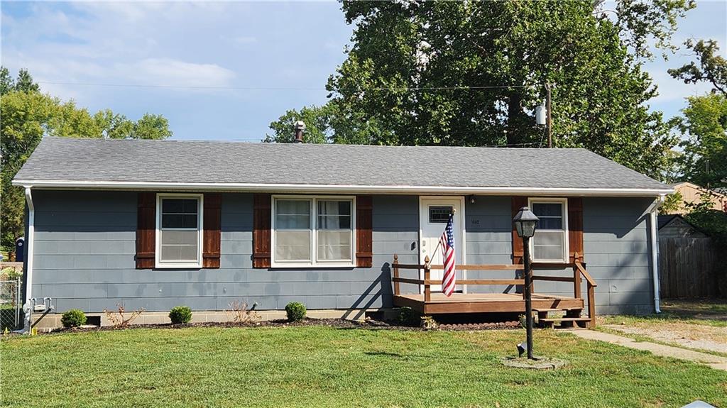 1002 Oakvale Dr, Harrisonville, MO 64701