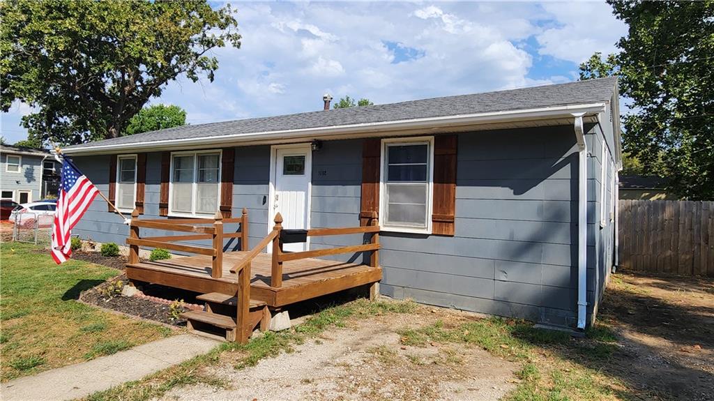 1002 Oakvale Dr, Harrisonville, MO 64701