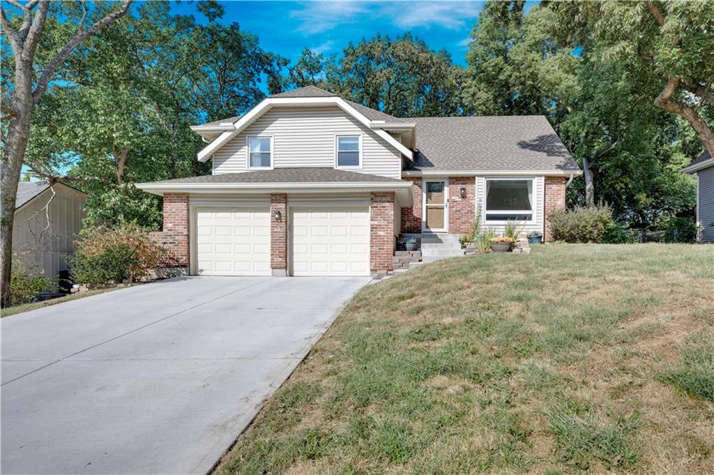 7910 Rene St, Lenexa, KS 66215