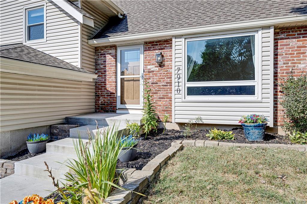 7910 Rene St, Lenexa, KS 66215