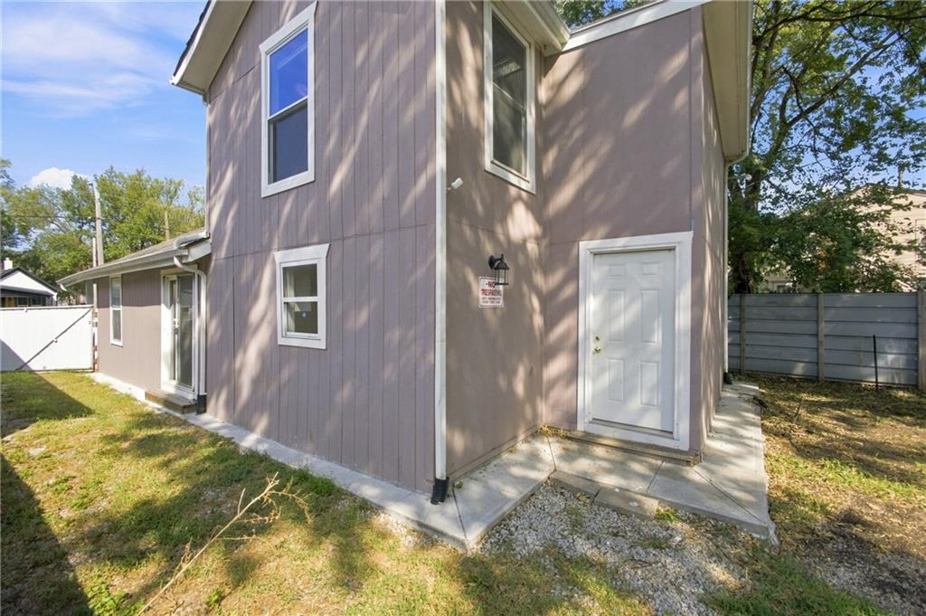 113 Topping Ave, Kansas City, MO 64123