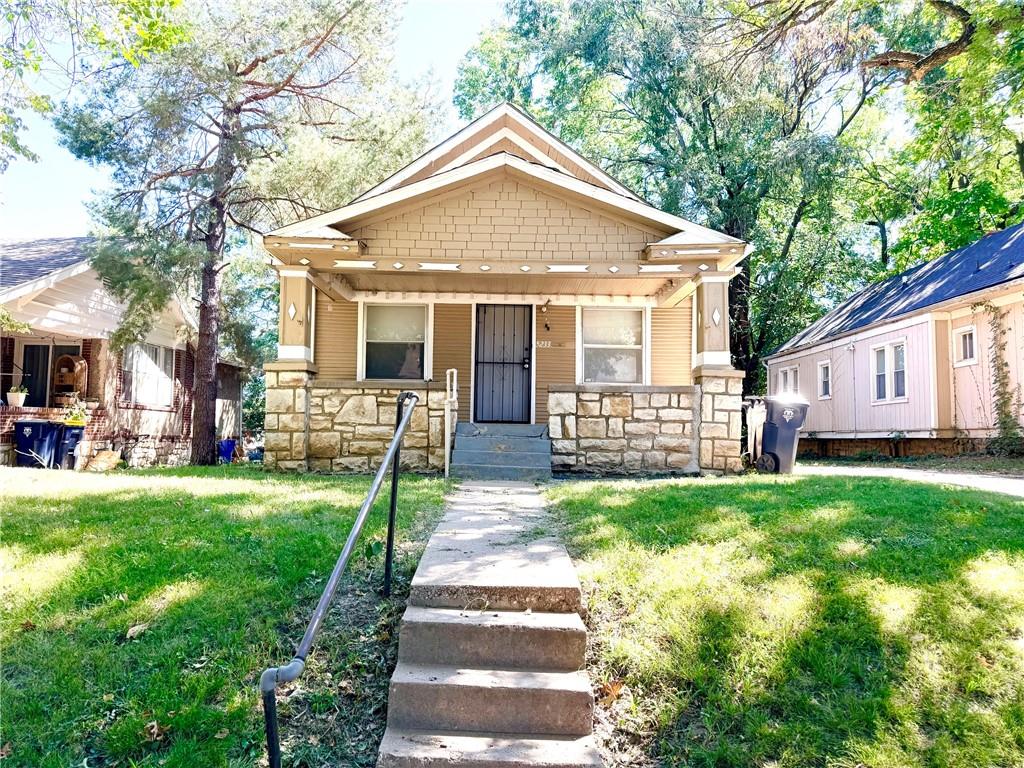 5233 Highland Ave, Kansas City, MO 64110