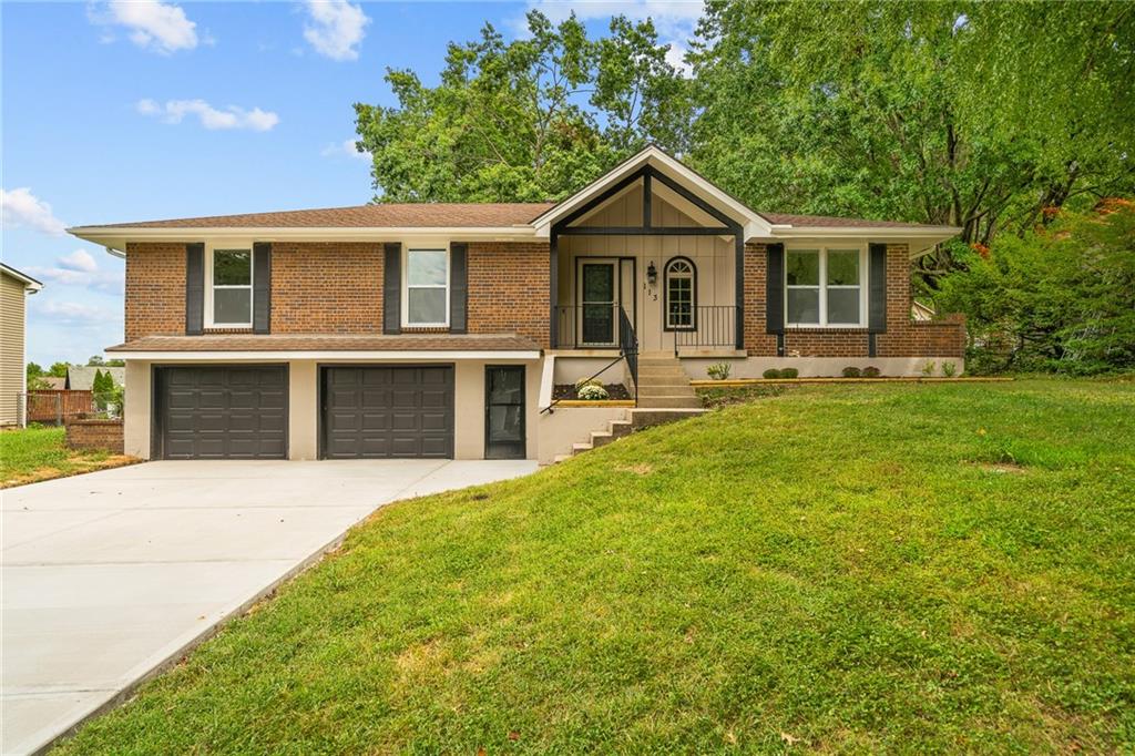 113 SW Concord Ct, Blue Springs, MO 64014