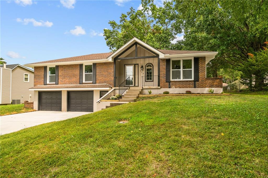 113 SW Concord Ct, Blue Springs, MO 64014