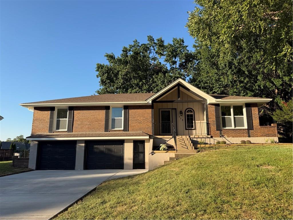 113 SW Concord Ct, Blue Springs, MO 64014
