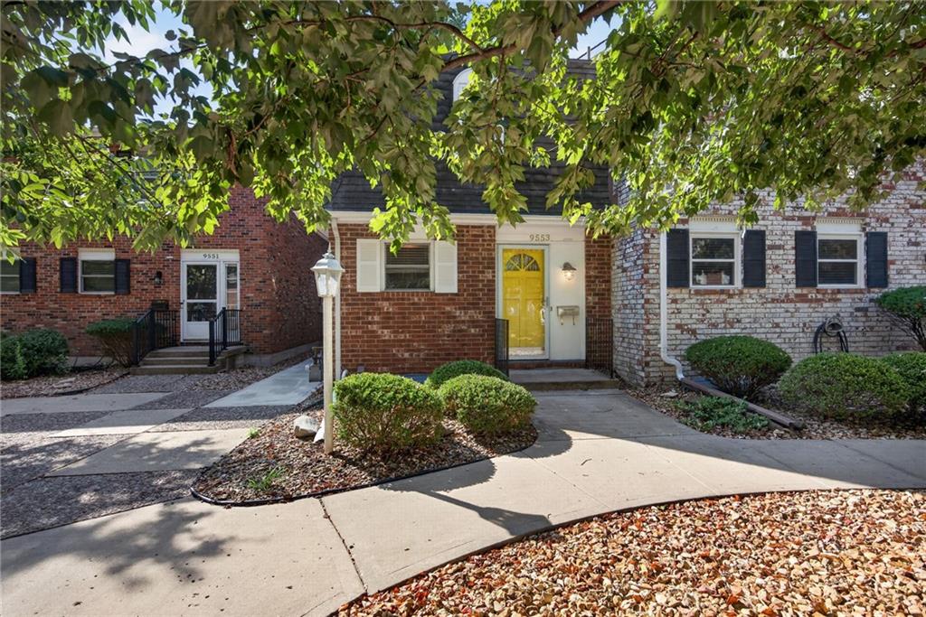 9553 Perry Ln, Overland Park, KS 66212