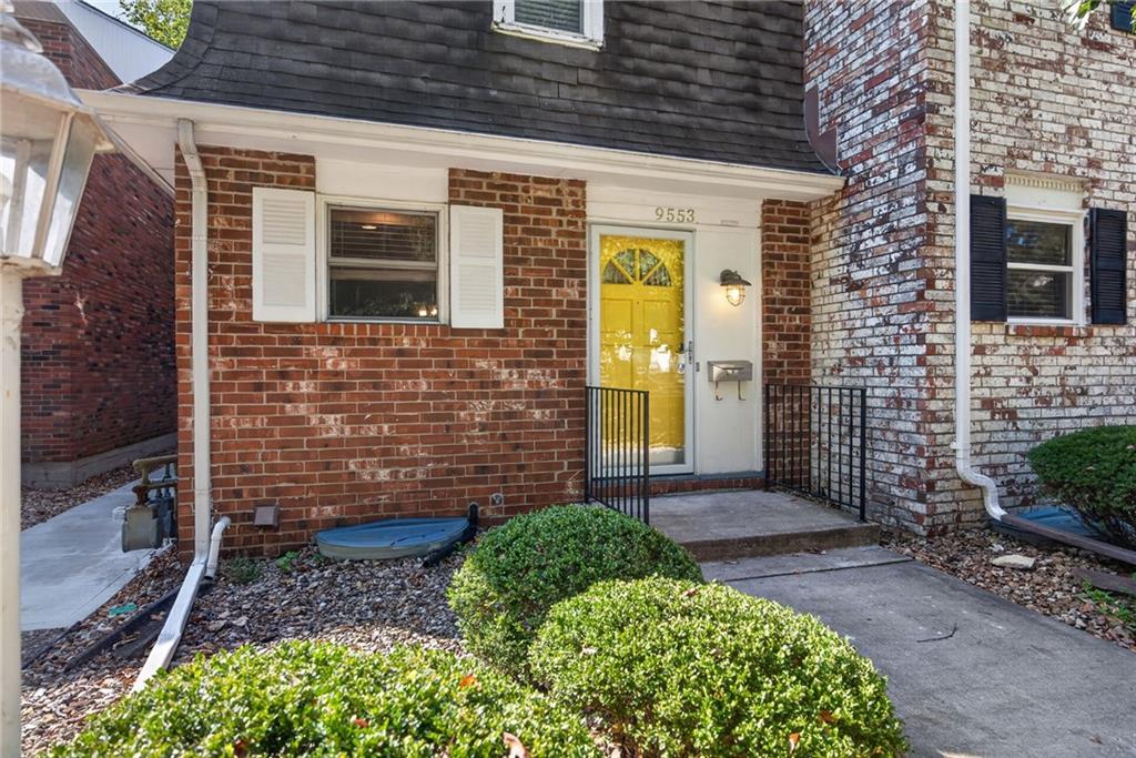 9553 Perry Ln, Overland Park, KS 66212