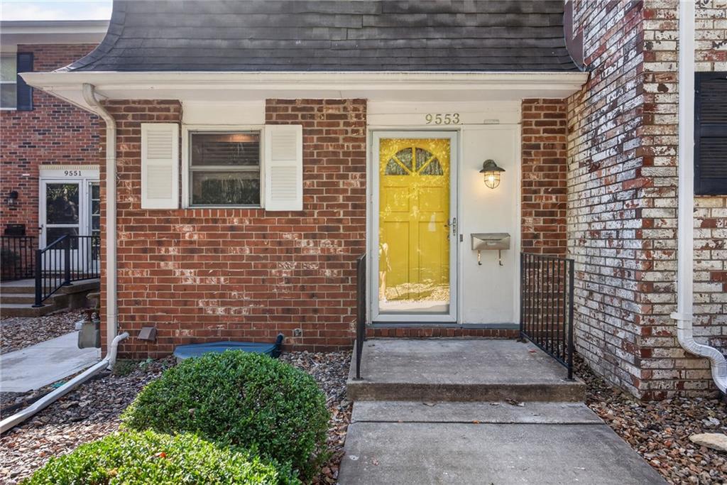 9553 Perry Ln, Overland Park, KS 66212