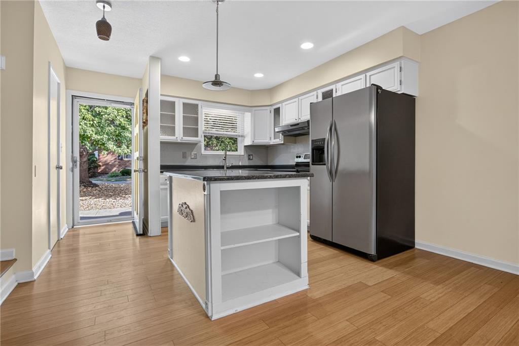9553 Perry Ln, Overland Park, KS 66212