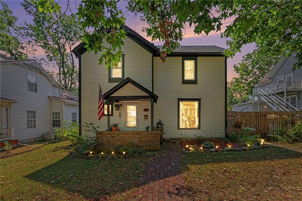 303 E Wea St, Paola, KS 66071